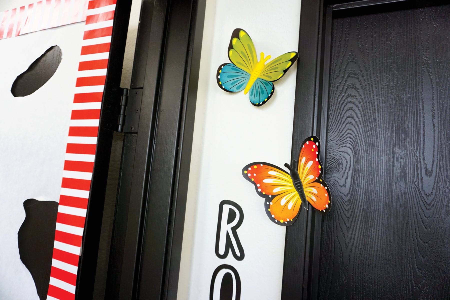 Poppy Red Bold Stripes EZ Border (Core Decor)