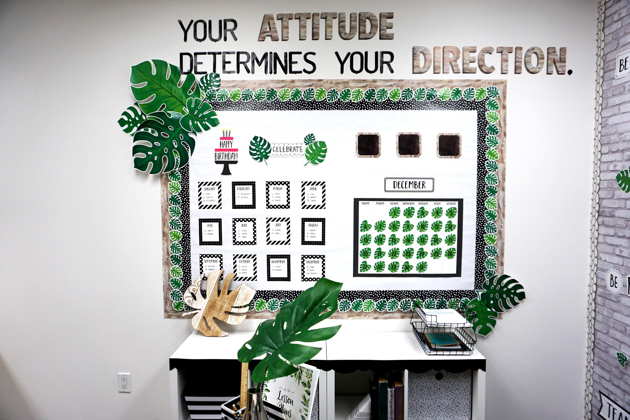 Black Stylish Scallops EZ Border (Core Decor)